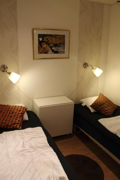 Twin Room with Shared Bathroom,49805226:JPEG